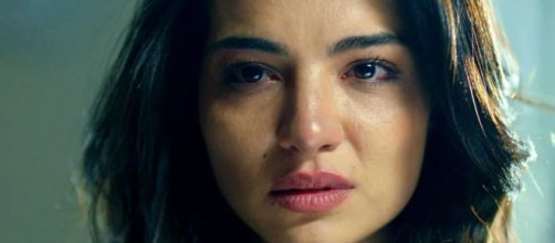 Melisa Aslı Pamuk (Asu) in una scena. Screenshot © Endless Love.