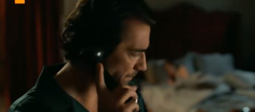 Hakan riceve la telefonata di Abdulkadir, screenshot © Terra amara