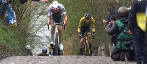 Mathieu Van der Poel al Giro delle Fiandre - © Eurosport