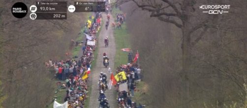 Parigi - Roubaix, la Foresta di Arenberg - Screenshot Eurosport