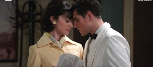 Elvira e Salvatore in scena, screenshot © Il Paradiso delle signore 8