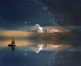 Oroscopo, una barca e un cielo stellato (©pixabay.com)