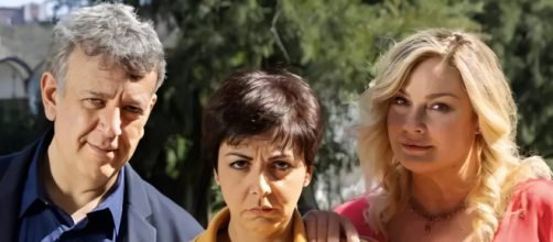 Guido (Germano Bellavia), Mariella (Antonella Prisco) e Claudia (Giada Desideri) - screenshot © Un posto al sole.