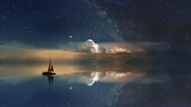 Oroscopo, una barca e un cielo stellato (©pixabay.com)