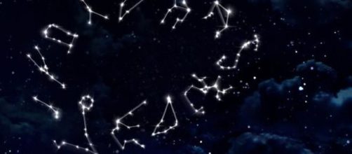 Oroscopo, i segni zodiacali in un cielo stellato (© Pixabay).