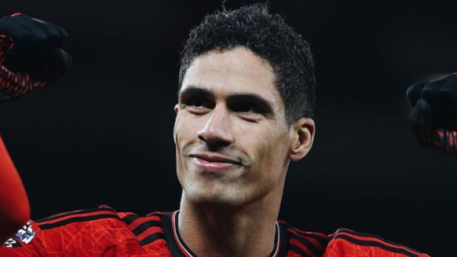 Varane con la maglia del Manchester United &copy; profilo Instagram ufficiale Varane