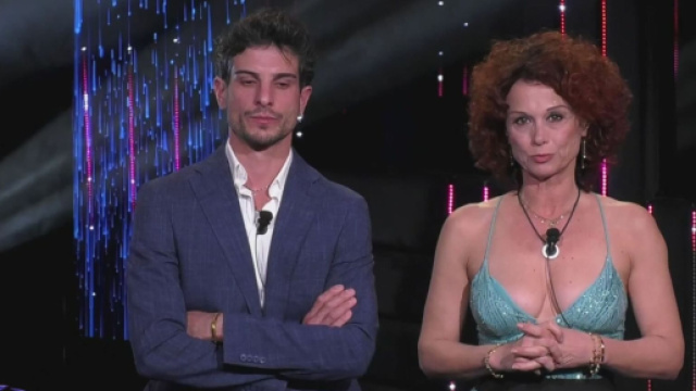 Giuseppe Garibaldi e Beatrice Luzzi (&copy; Grande Fratello Mediaset).