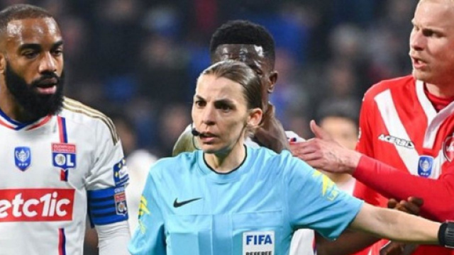 Stéphanie Frappart lors de Lyon - Valenciennes (capture X @Footballogue)