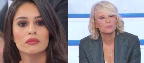 Beatriz D'Orsi e Maria De Filippi - screenshot © Canale 5