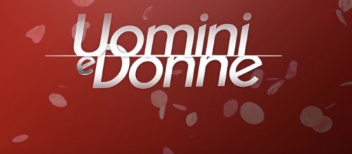 In foto il logo di Uomini e Donne (© Uomini e Donne Mediaset)