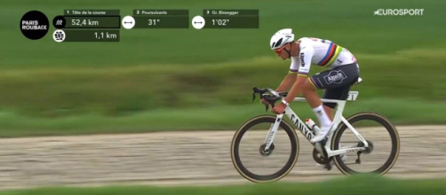 Mathieu Van der Poel alla Parigi Roubaix - Screenshot © Eurosport