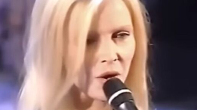 Patty Pravo al Festival di Sanremo 1997 &copy; Rai 1.