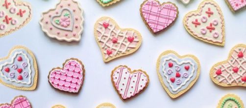 Biscotti a forma di cuore © Pixabay.
