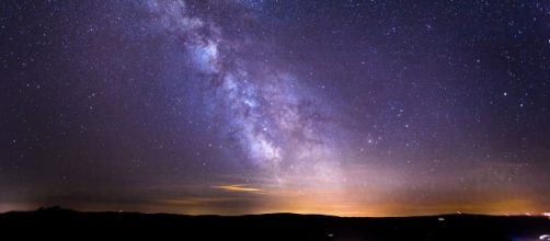 Cielo stellato sulle colline - © Pixabay.