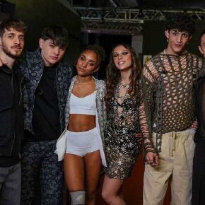 In foto Holden, Petit, Marisol, Sarah, Mida e Dustin di Amici © Mediaset