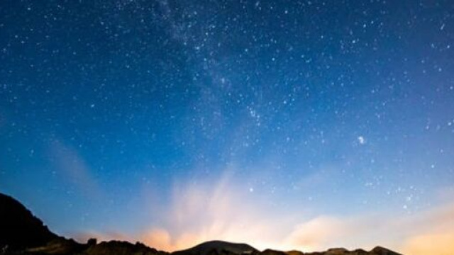 Un cielo stellato all'alba (© Pixabay)