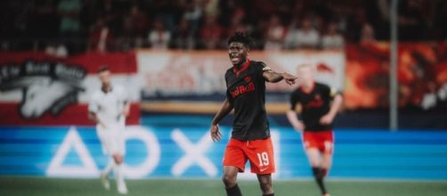 Konatè con la maglia del Salisburgo - Instagram Ufficiale Konatè ©
