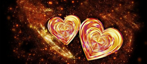 Due cuori nell'universo © Pixabay
