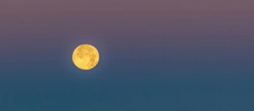 Luna piena nel cielo - © Pexels.com