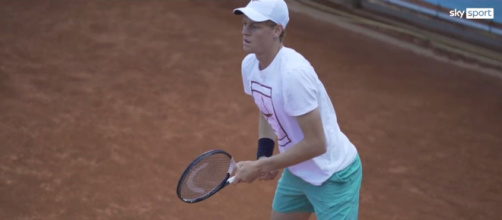 Jannik Sinner in allenamento - screenshot © Sky Sport.