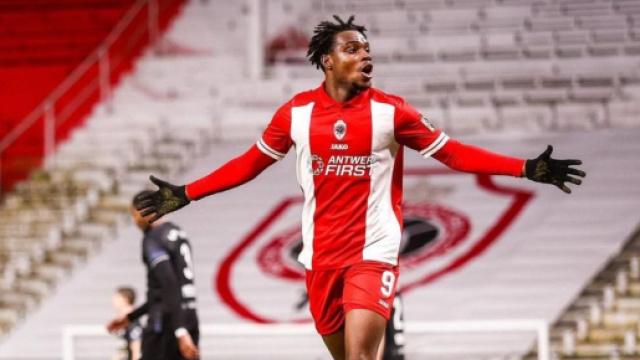 Ilenikhena con la maglia dell'Anversa - Instagram Ufficiale Ilenikhena ©