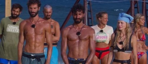 Artur, Karina e Samuel in una puntata dell'Isola dei famosi © Canale 5.