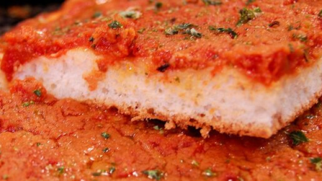 Sfincione palermitano ©Wikimedia Commons.