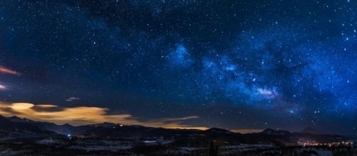 Cielo stellato sopra la città - © Pixabay.