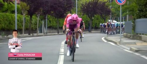 Tadej Pogacar all'attacco nella tappa di Fossano - Screenshot Eurosport