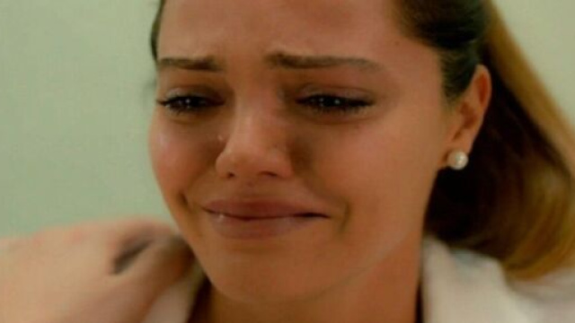 Zuleyha Altun in una puntata di Terra amara &copy; Canale 5.