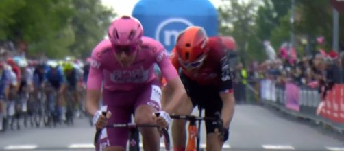 Tadej Pogacar al Giro d’Italia 2024 – Screenshot © Eurosport