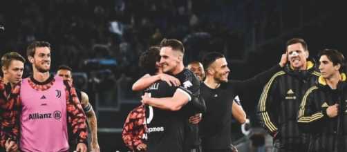 Giocatori bianconeri festeggiano (foto © Instagram Juventus)