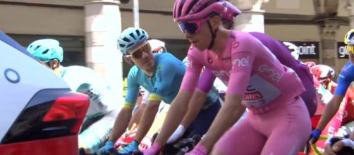 Tadej Pogacar al Giro d’Italia 2024 - Screenshot © Eurosport