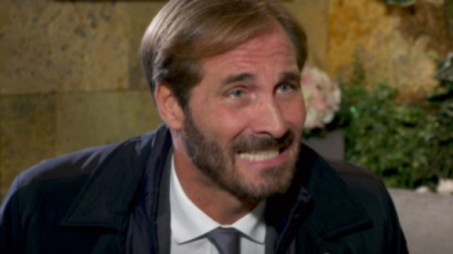 Alberto Palladini (Maurizio Aiello) sul set, screenshot © Un posto al sole