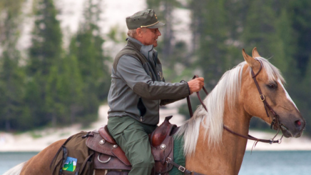 In foto Terence Hill nella fiction Un passo dal cielo, © Rai