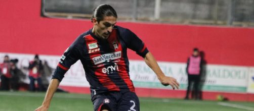 Federico Papini con la maglia del Crotone - © FcCrotone / Facebook