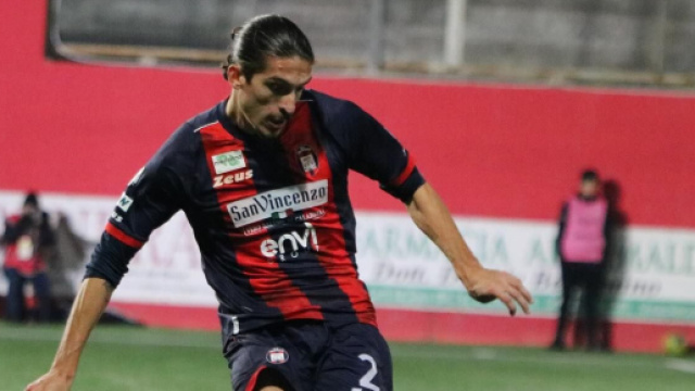 Federico Papini con la maglia del Crotone - © FcCrotone / Facebook