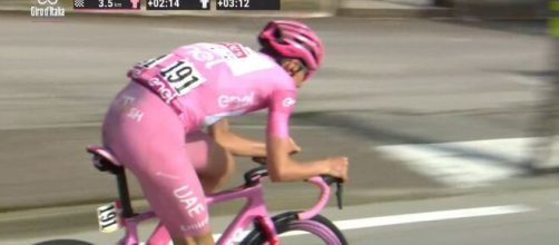 Tadej Pogacar al Giro d’Italia 2024 - Screenshot © Eurosport
