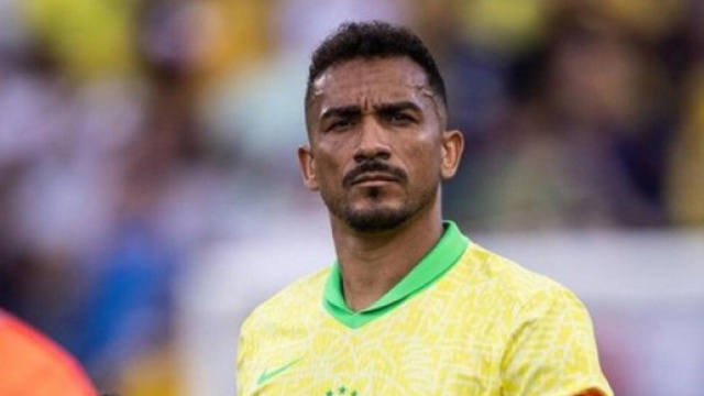 Danilo con la maglia del Brasile &copy; Instagram