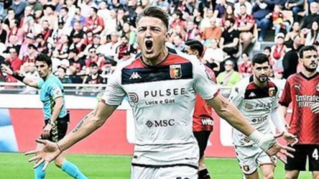 Mateo Retegui con la maglia del Genoa © Instagram