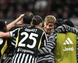 La squadra della Juventus festeggia dopo un goal - © Instagram