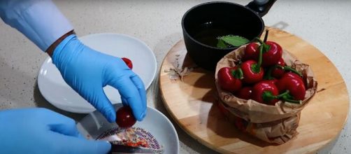 Peperoncini piccanti ripieni di tonno © Screenshot Youtube