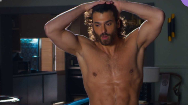 In foto Can Yaman in Viola come il mare &copy; Mediaset.