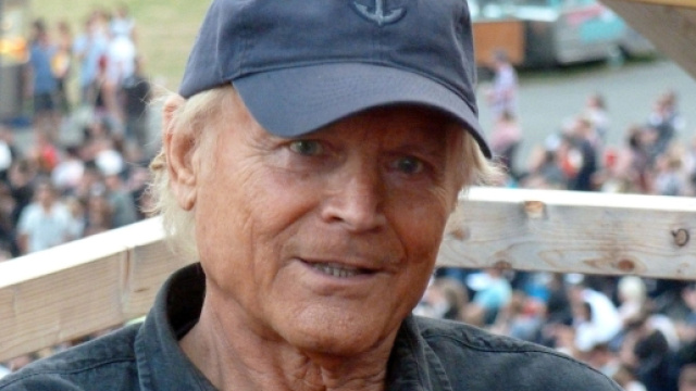 In foto Terence Hill nella fiction Un passo dal cielo &copy; Rai.