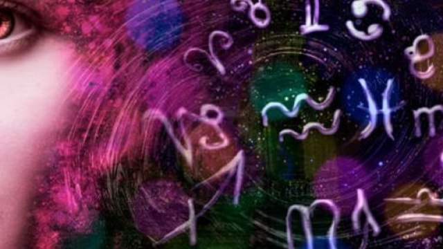 Una donna e i segni zodiacali (© Pexels.com)