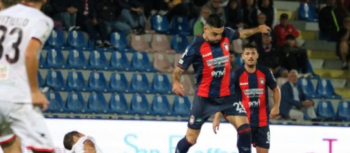 Il centrocampista del Crotone, Mattia Vitale in azione - © FcCrotone.It