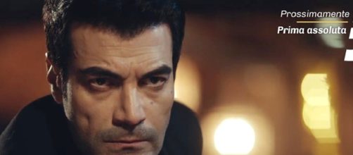 Murat Ünalmis in una scena de La rosa della vendetta © Mediaset