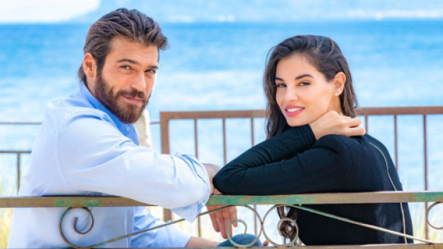 In foto Can Yaman e Francesca Chillemi © Mediaset.