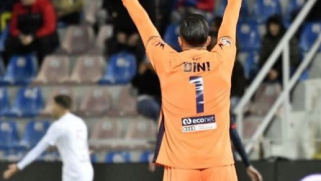 Andrea Dini con la maglia del Crotone - © Instagram / Andrea Dini