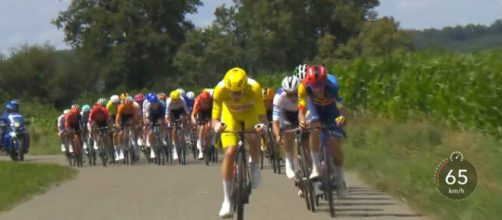 Il gruppo nella 13^ tappa del Tour de France - Screenshot © Eurosport